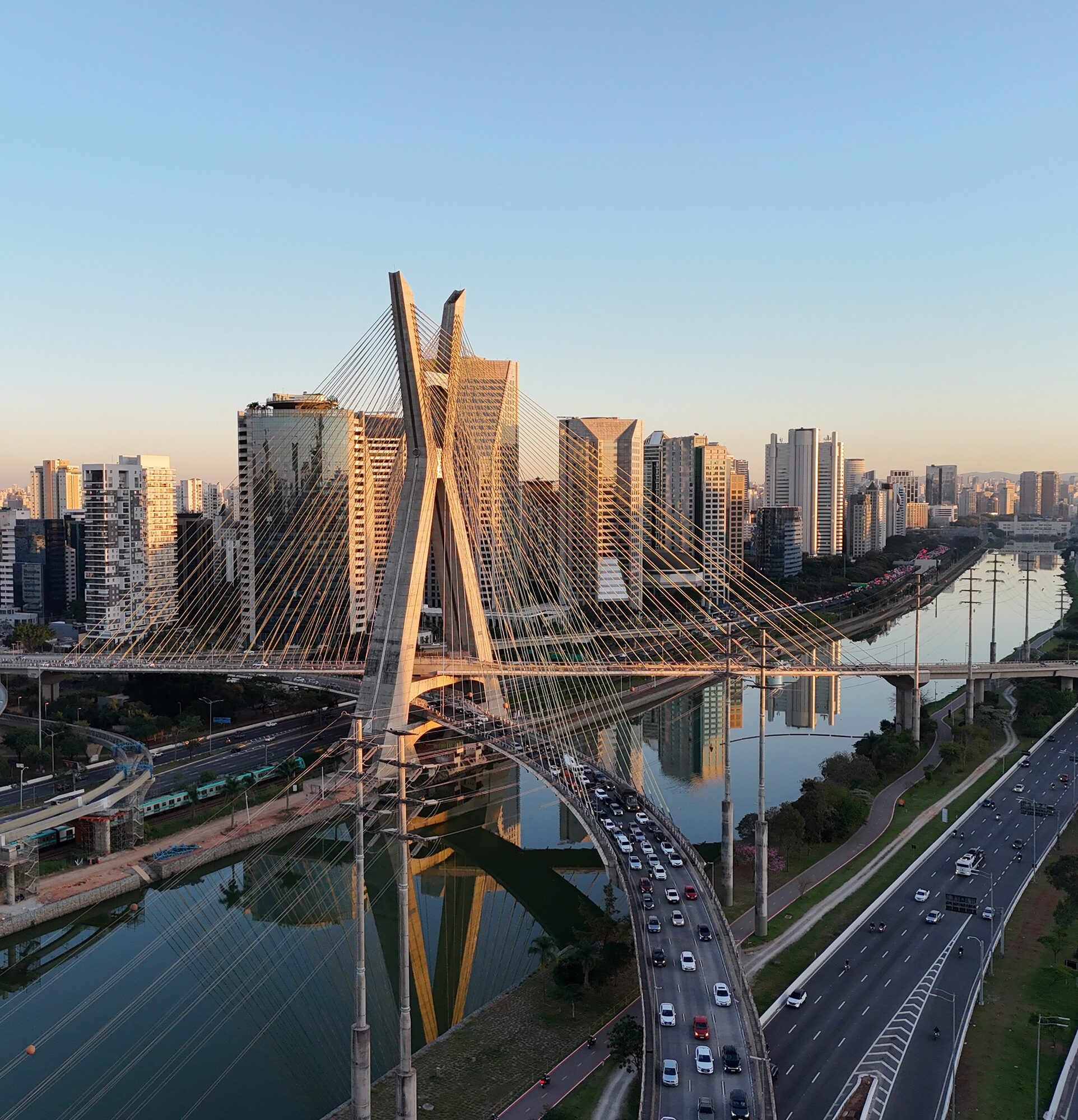 With Black Mountain's fully owned entity in Brazil, we can offer you a wide range of outsourced solutions, from payroll, and HR, to employee benefits and employer services.